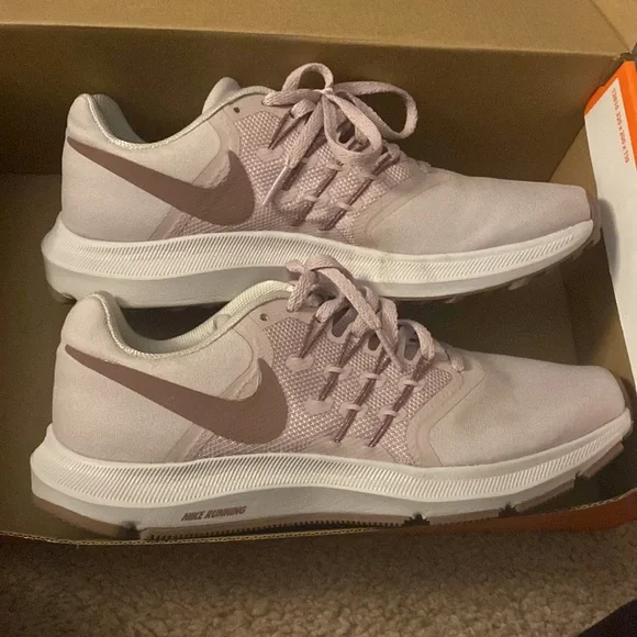 Women’s Nike Running Shoes - Size 7 - Picture 6 of 7